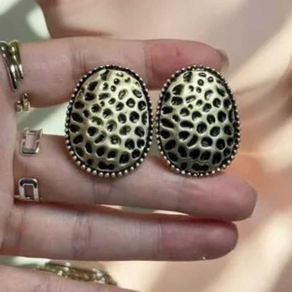 Leopard Pattern Gold Textured Earrings - Picture 2 of 4